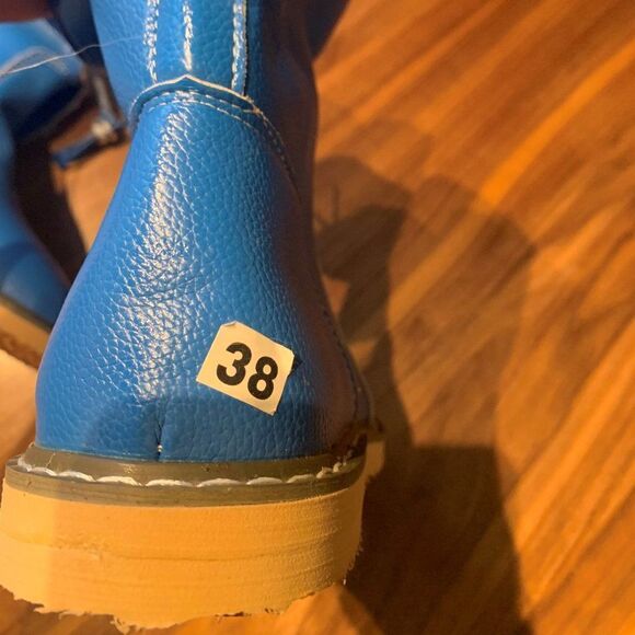 Boots, never worn, sz 7, faux leather and shearling, bright blue - Picture 8 of 16